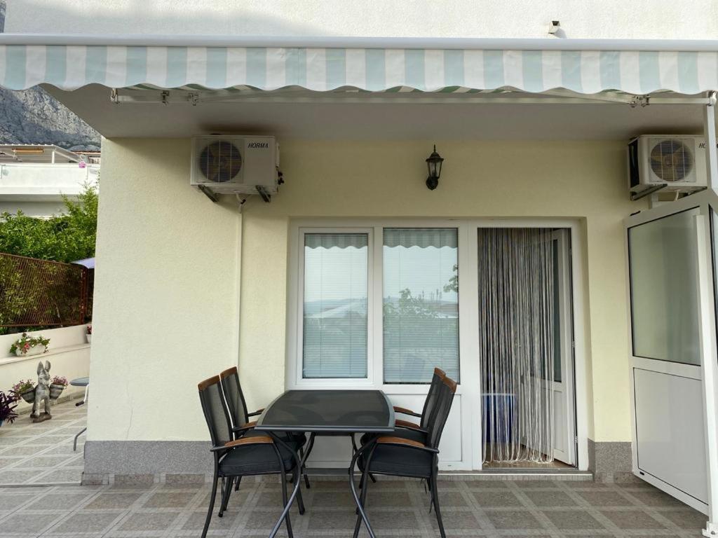 Apartmani Znaor Baška Voda Esterno foto