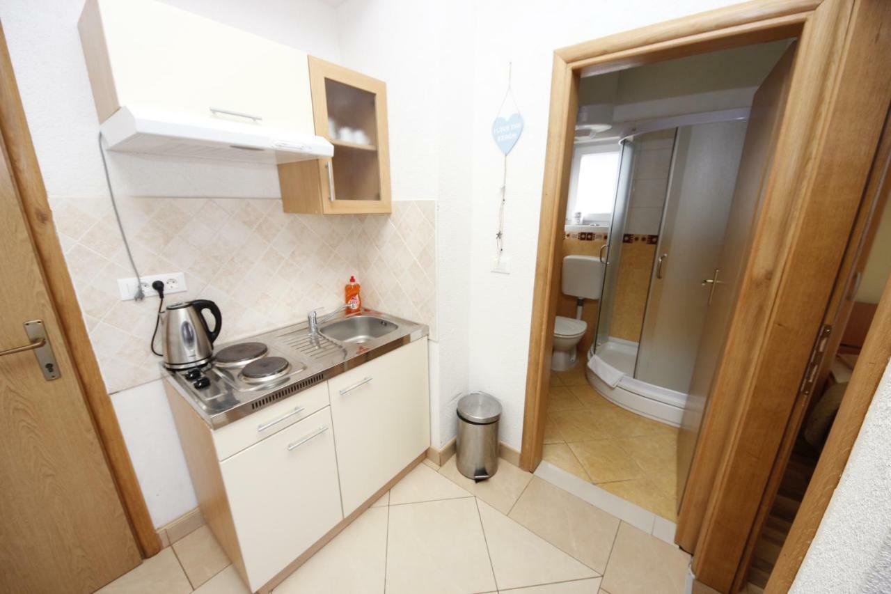 Apartmani Znaor Baška Voda Esterno foto