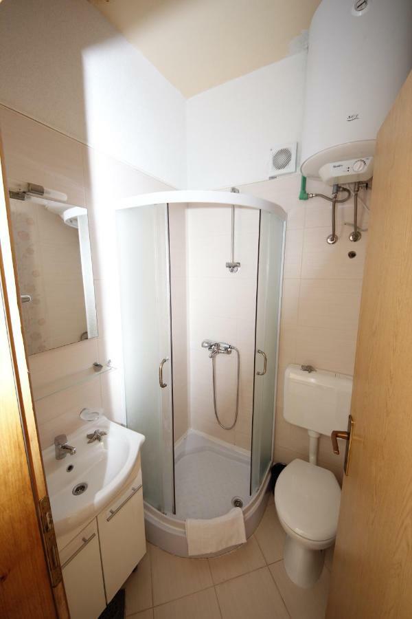 Apartmani Znaor Baška Voda Esterno foto