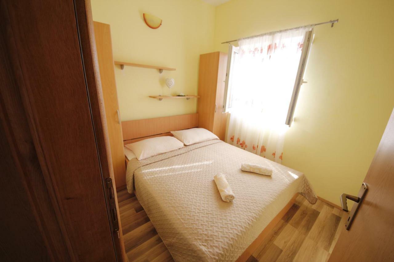 Apartmani Znaor Baška Voda Esterno foto