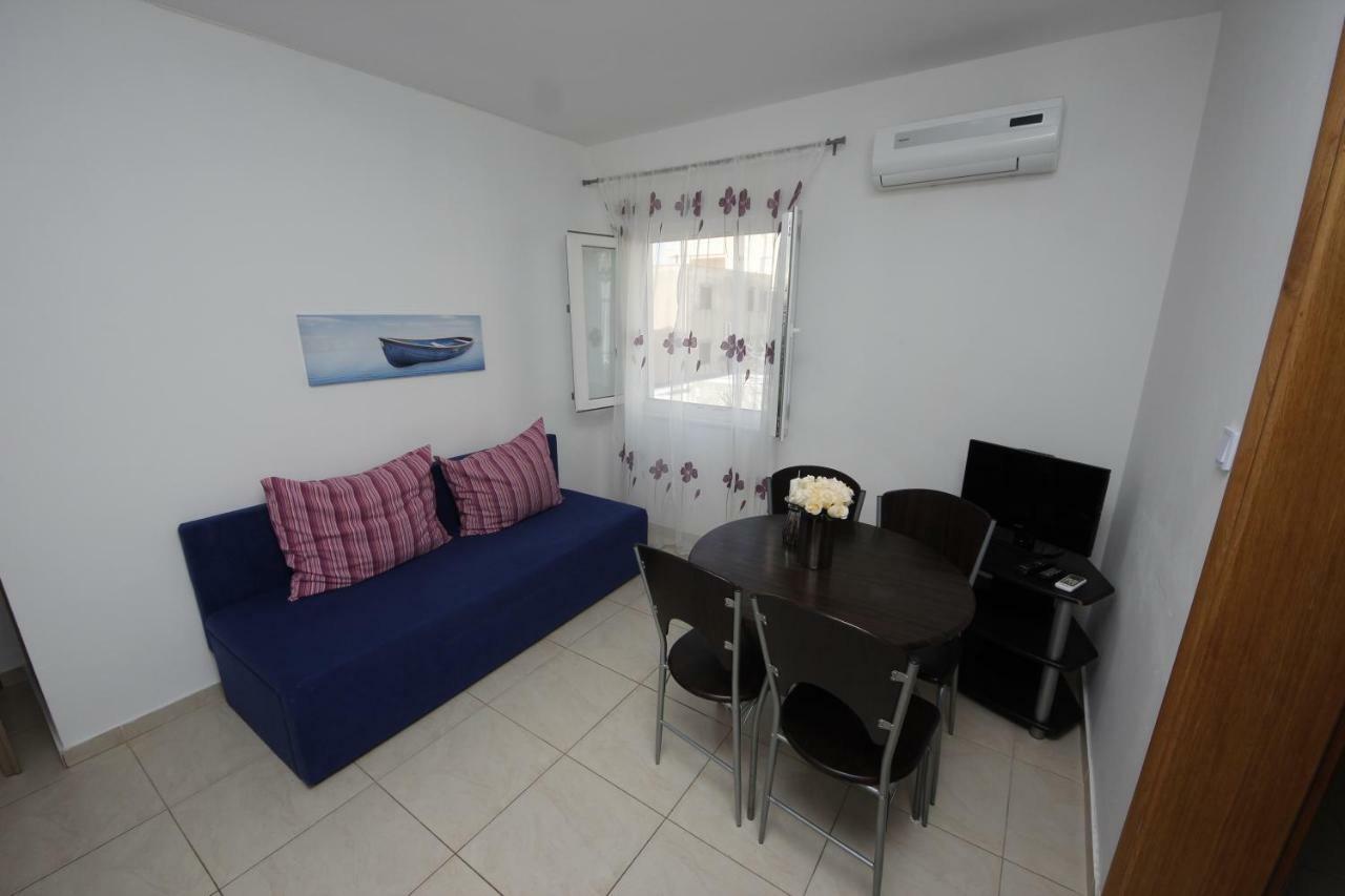 Apartmani Znaor Baška Voda Esterno foto