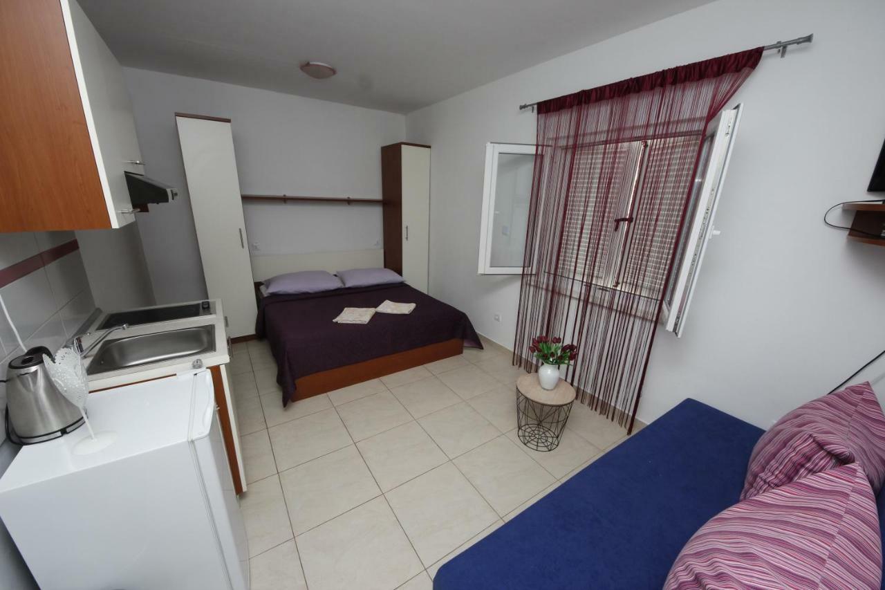 Apartmani Znaor Baška Voda Esterno foto