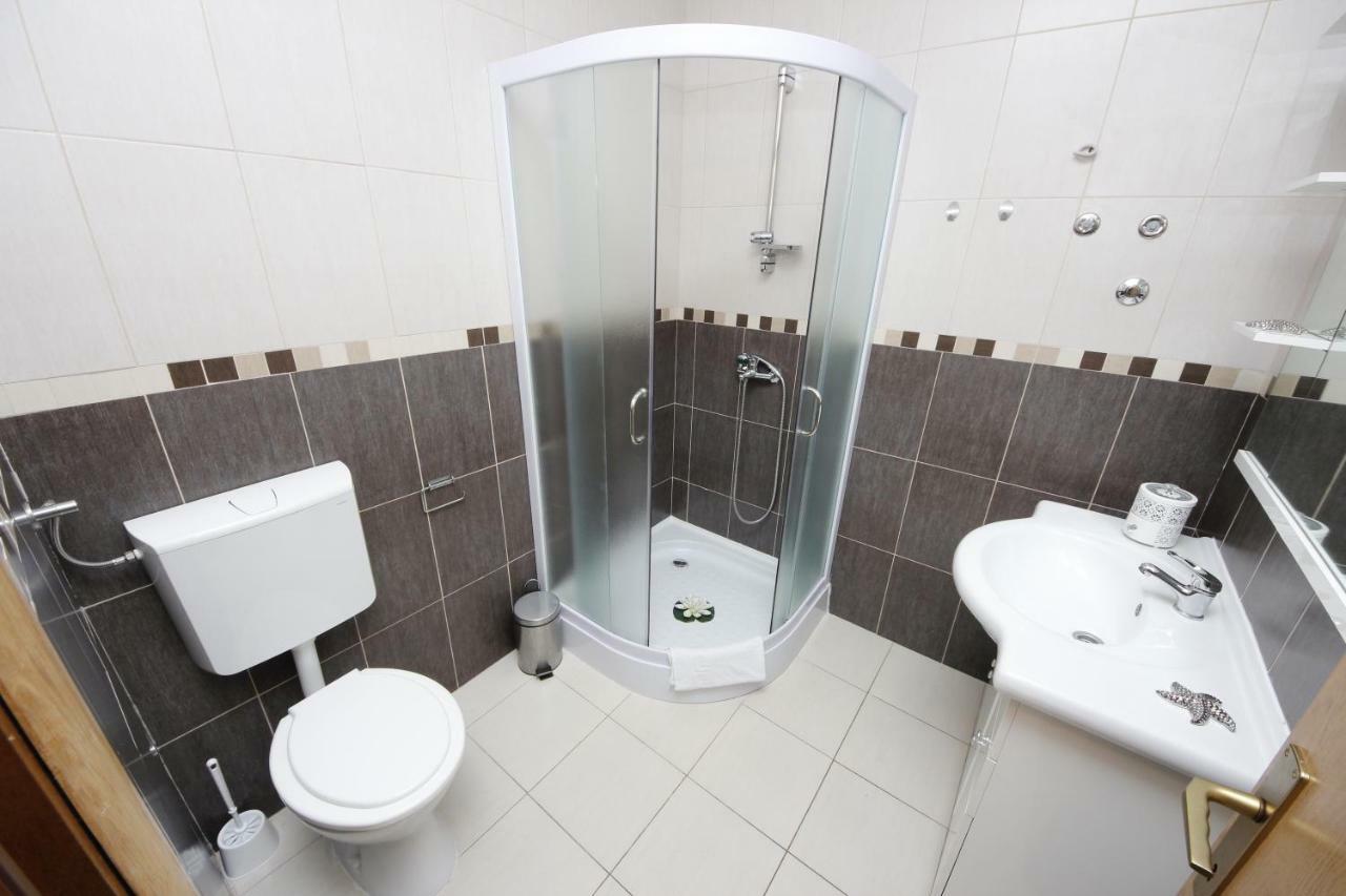 Apartmani Znaor Baška Voda Esterno foto