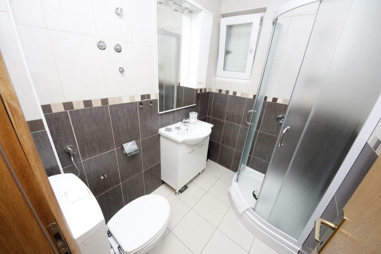 Apartmani Znaor Baška Voda Esterno foto