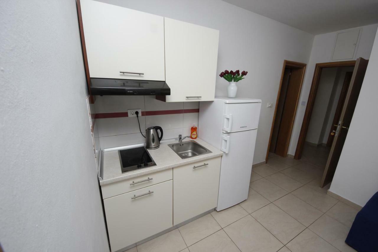 Apartmani Znaor Baška Voda Esterno foto