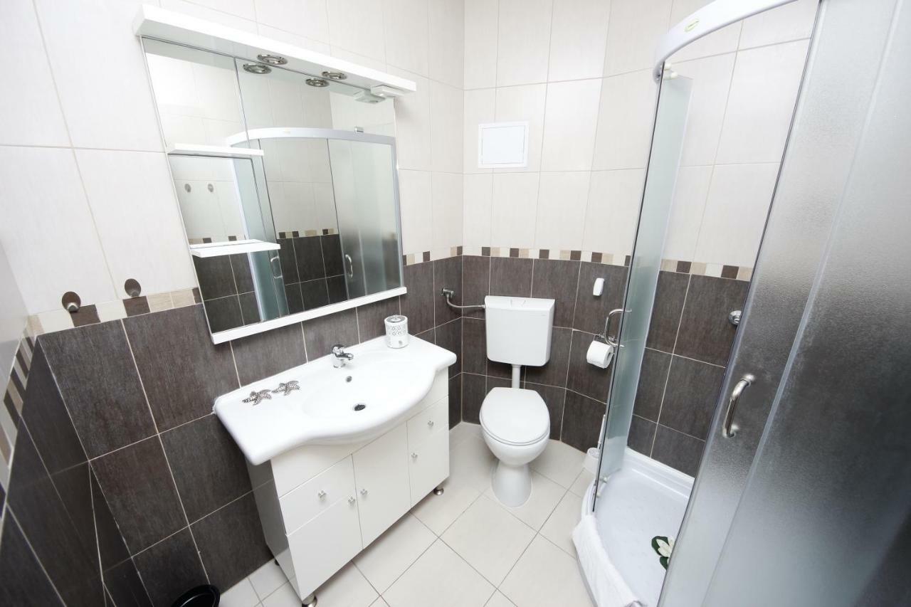 Apartmani Znaor Baška Voda Esterno foto