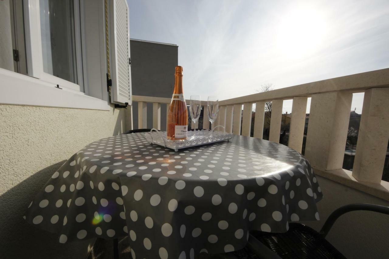 Apartmani Znaor Baška Voda Esterno foto