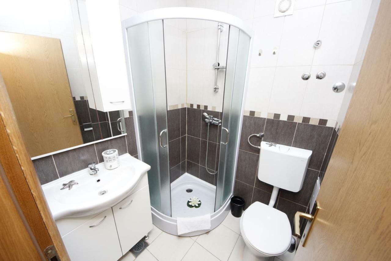 Apartmani Znaor Baška Voda Esterno foto